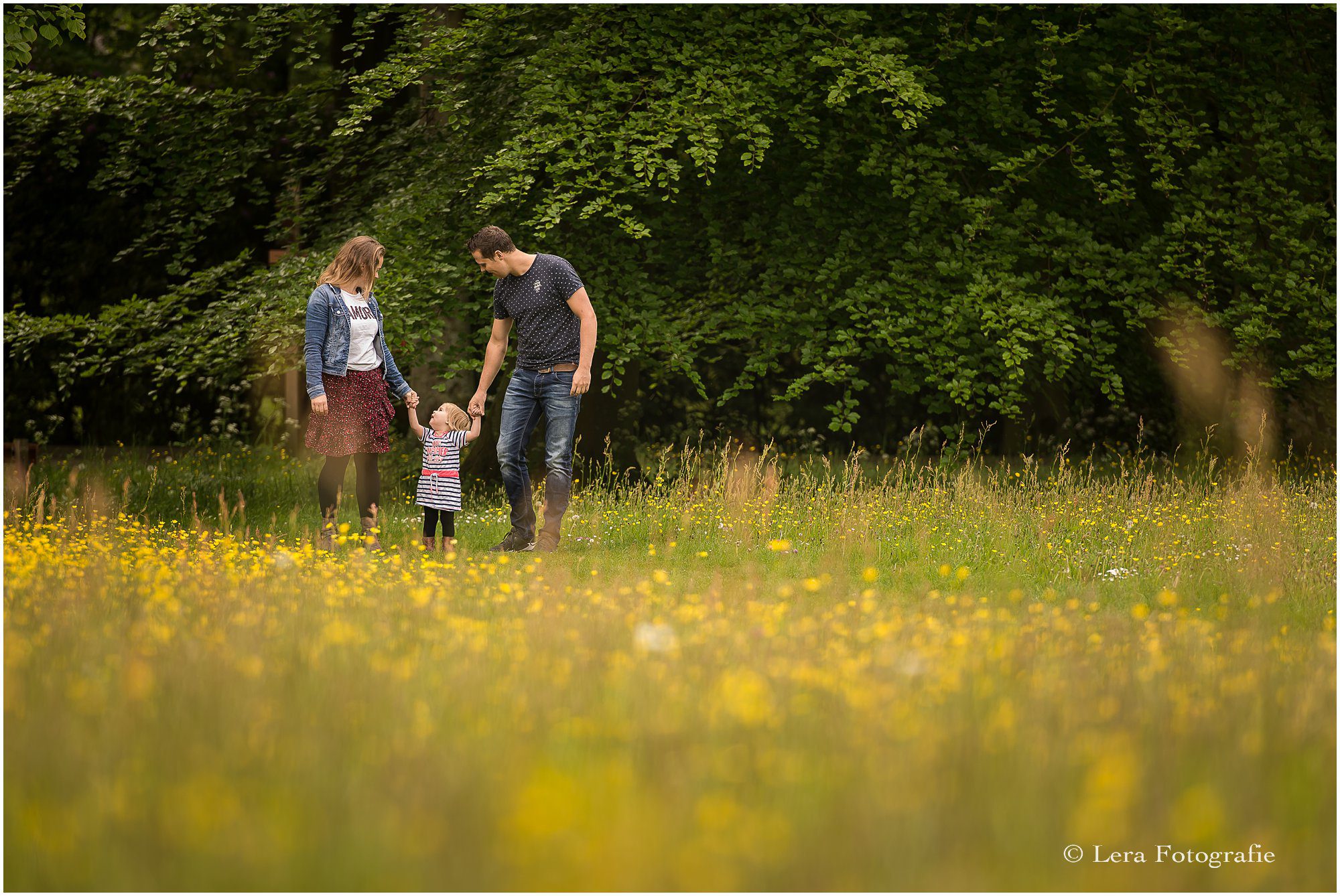 Gezinsfotoshoot buiten in een park