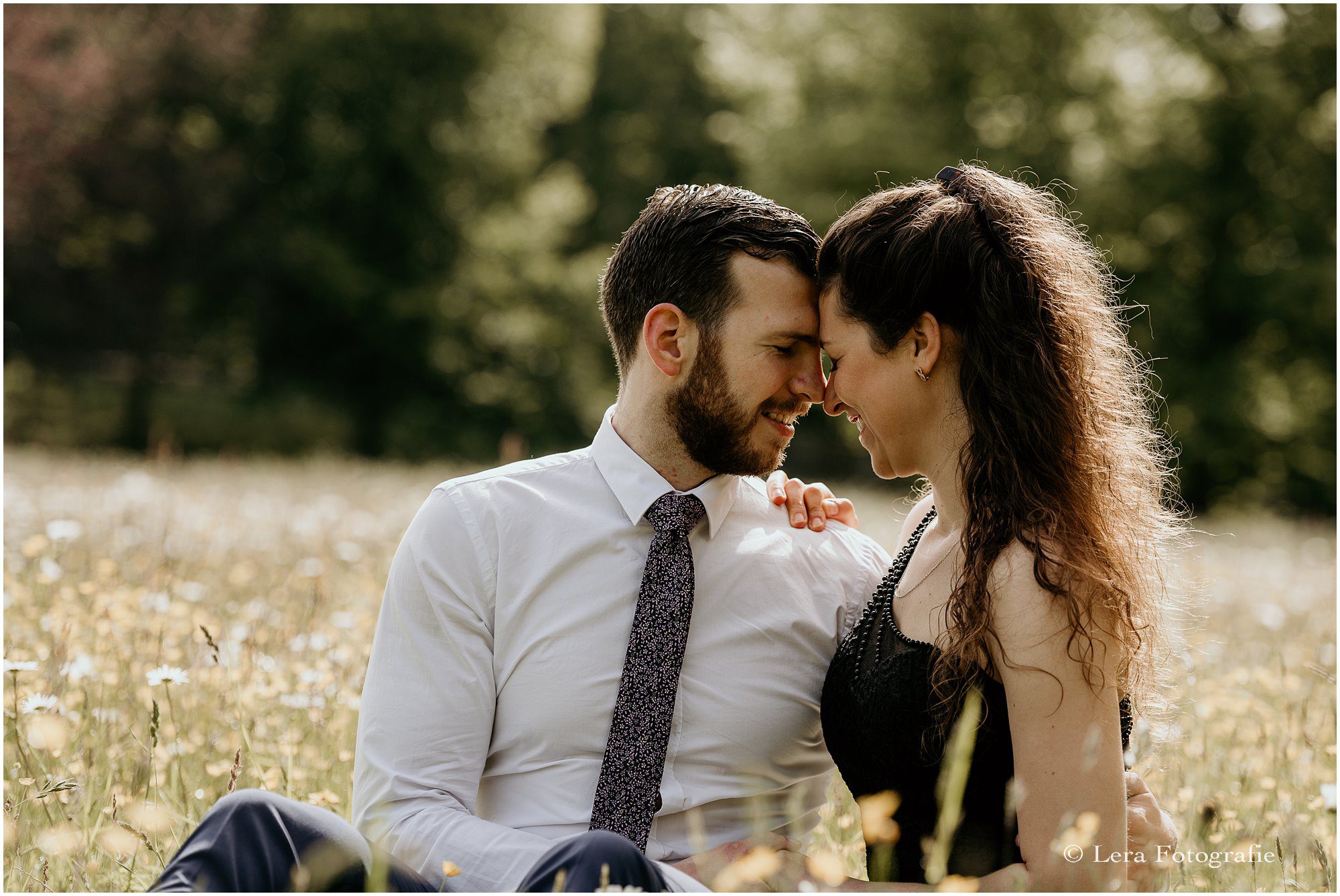 Loveshoot buiten op locatie Elswout