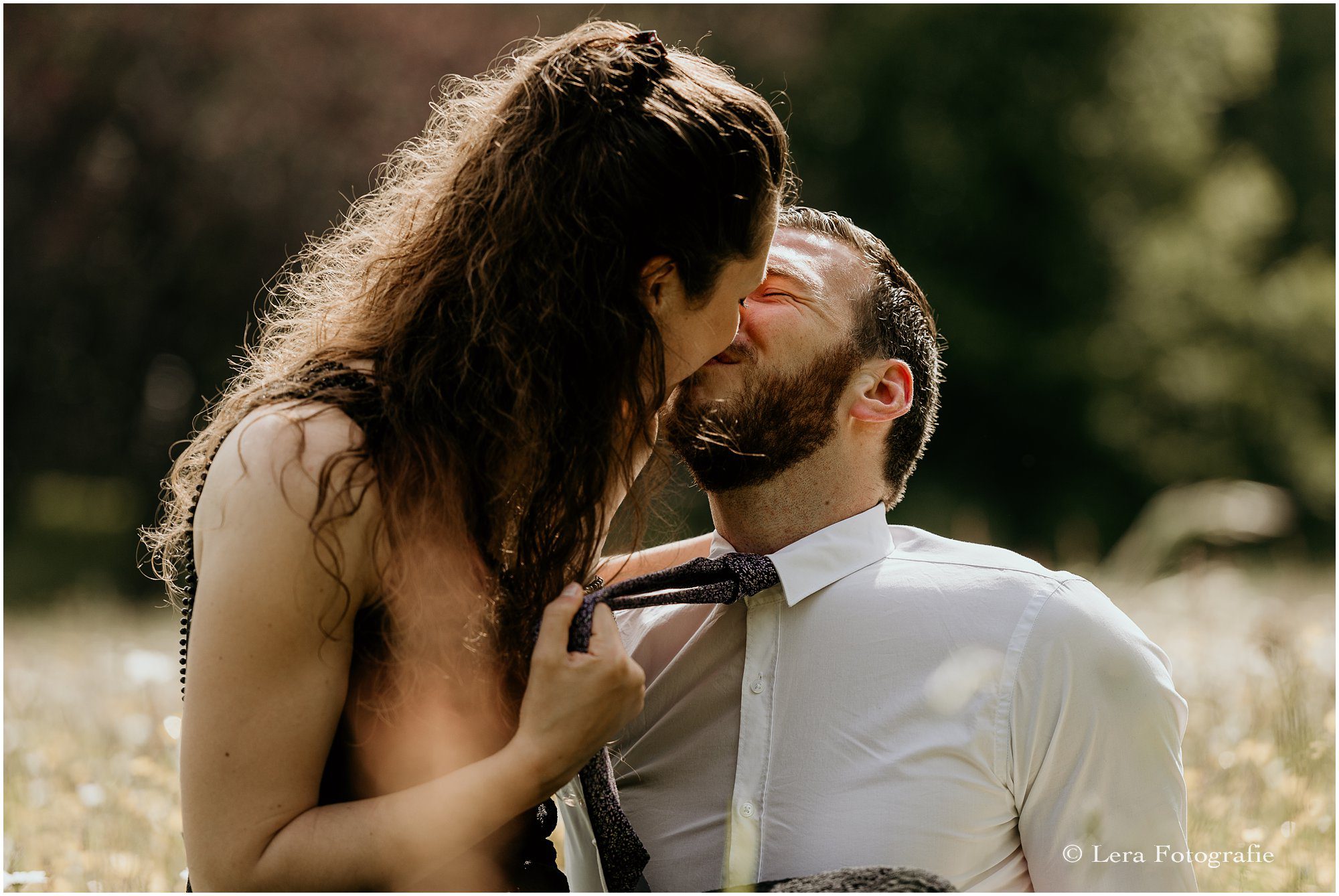 Loveshoot buiten op locatie Elswout