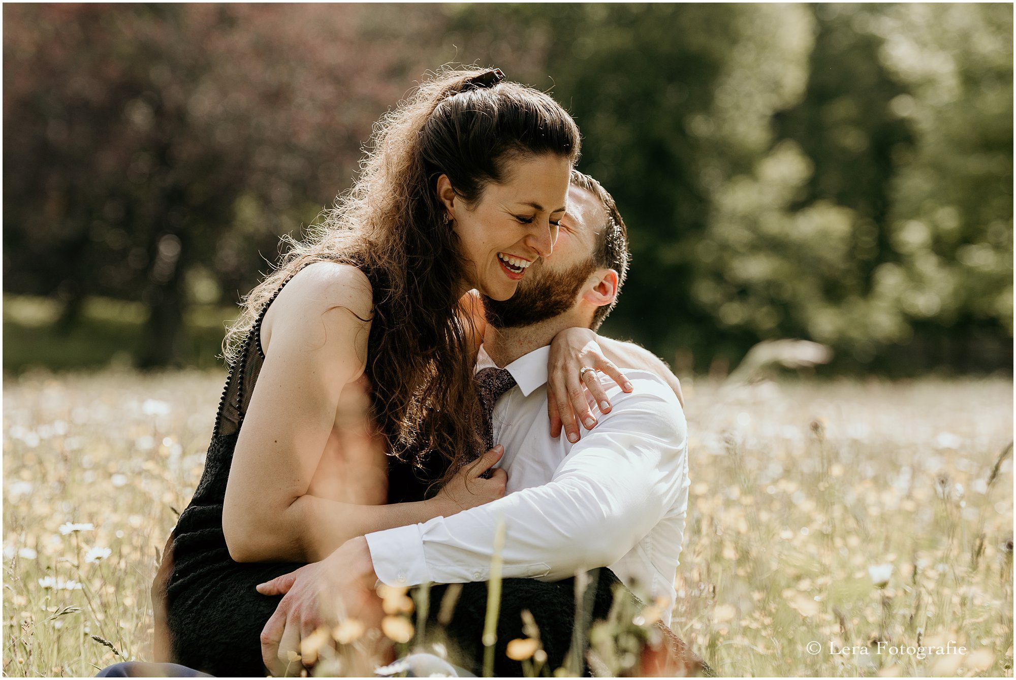 Loveshoot buiten op locatie Elswout