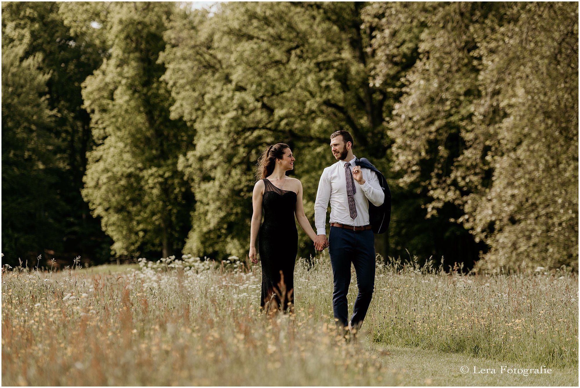 Loveshoot buiten op locatie Elswout