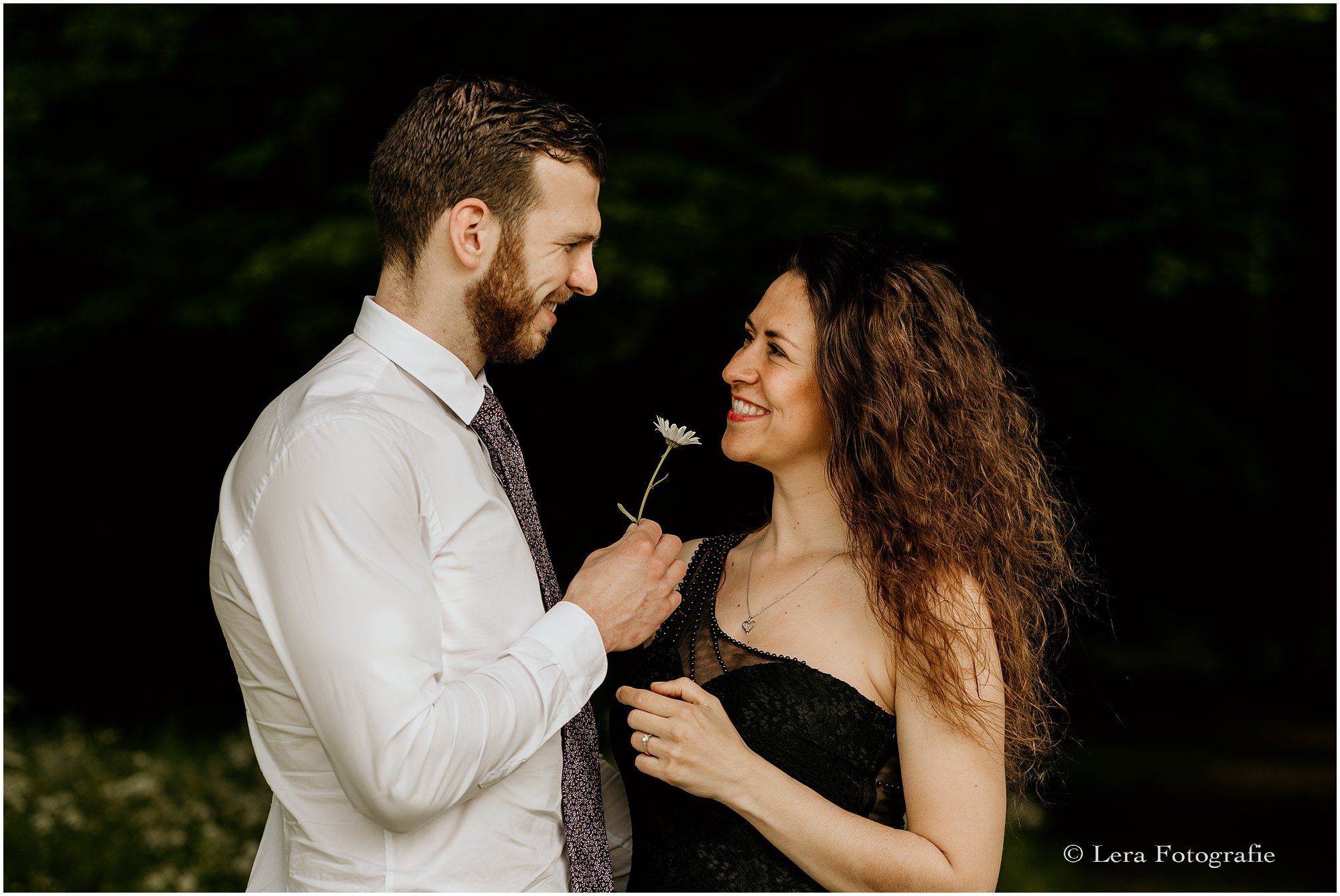 Loveshoot buiten op locatie Elswout