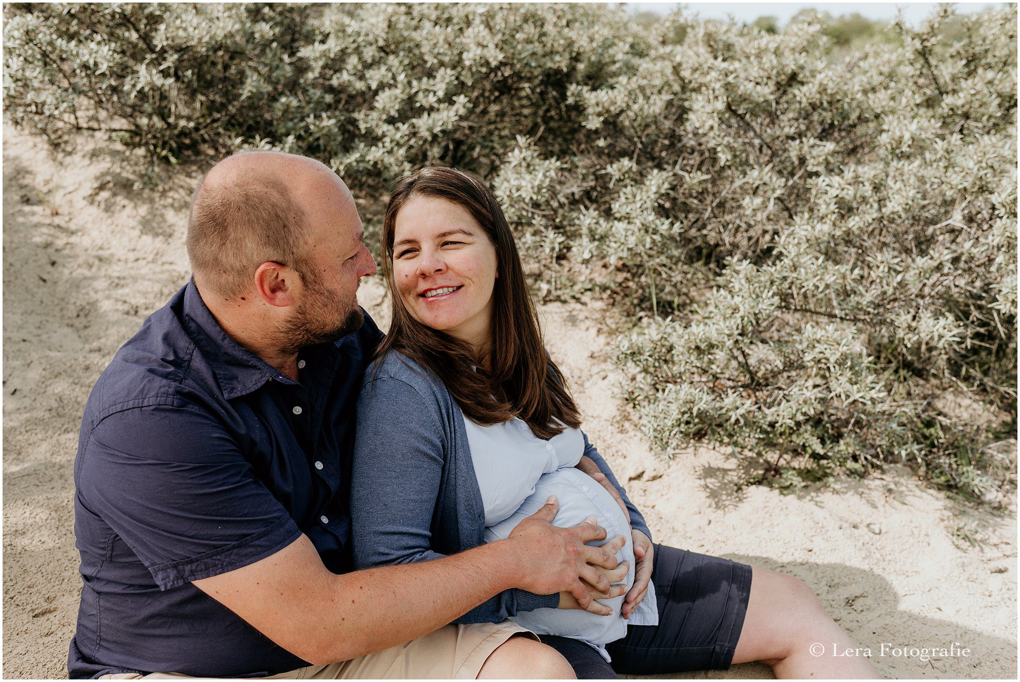 Zwangerschapsfotografie bij een meer in Overveen