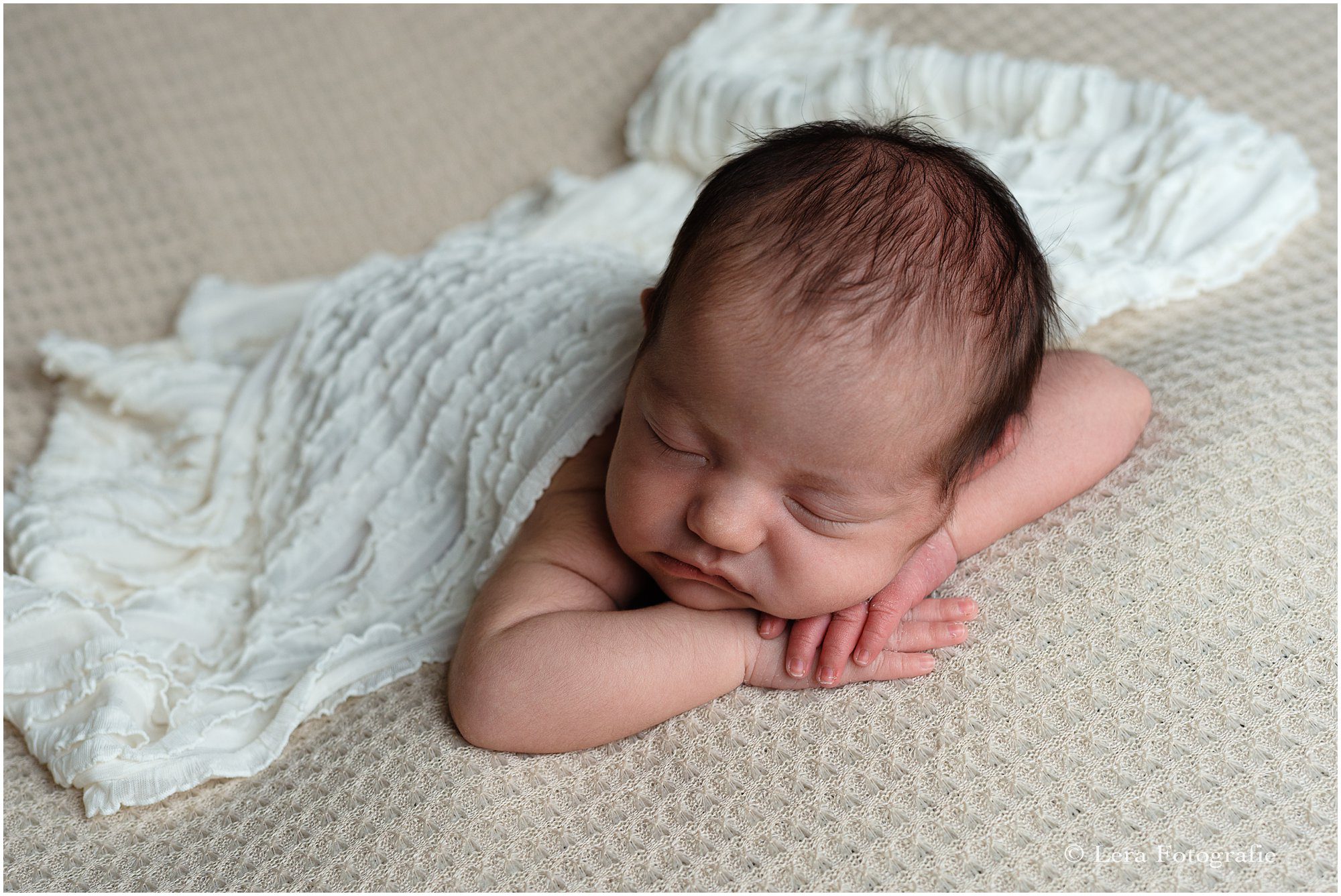 newborn fotoshoot aan huis