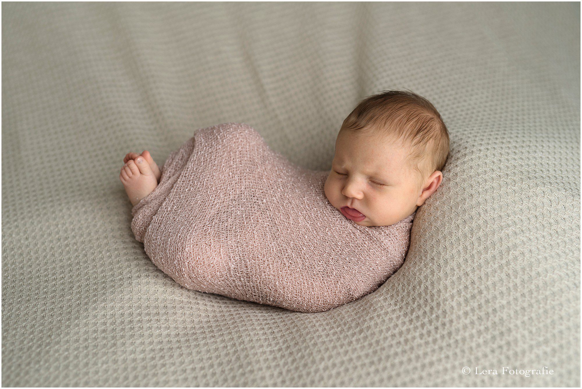 geposeerde newborn fotoshoot aan huis