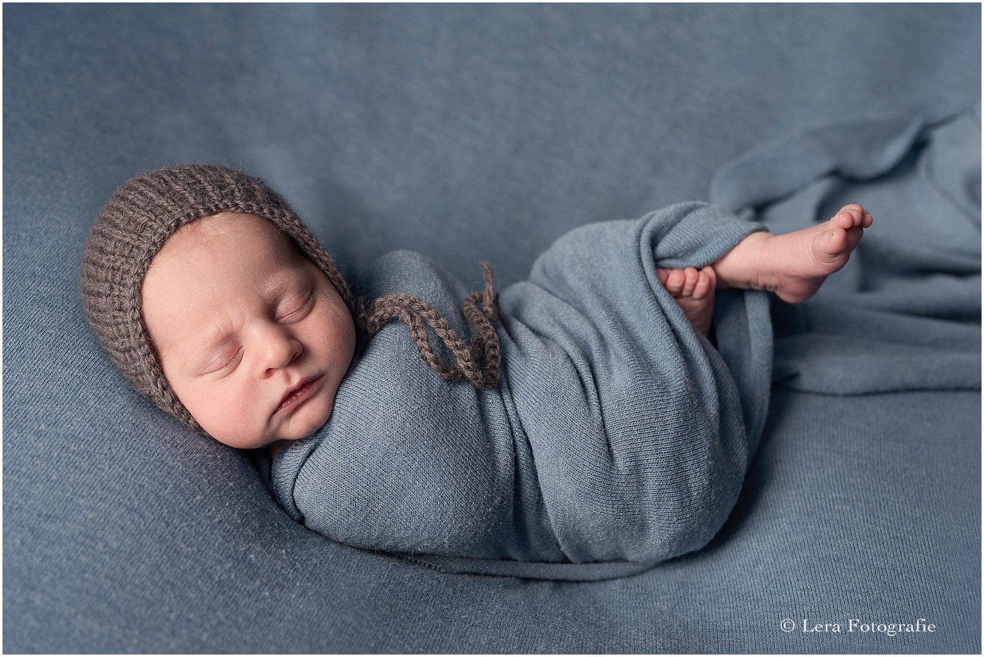 geposeerd newborn foto