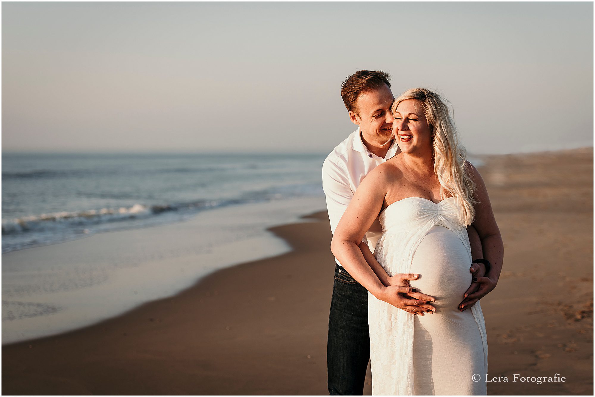 Zwangerschapsfotografie op het strand van Katwijk