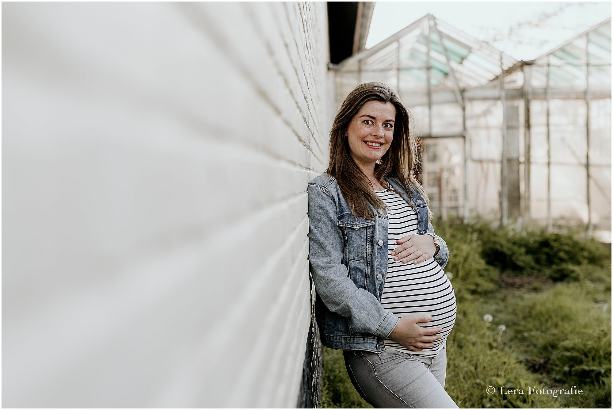 zwangerschapsfotoshoot op een boerderij