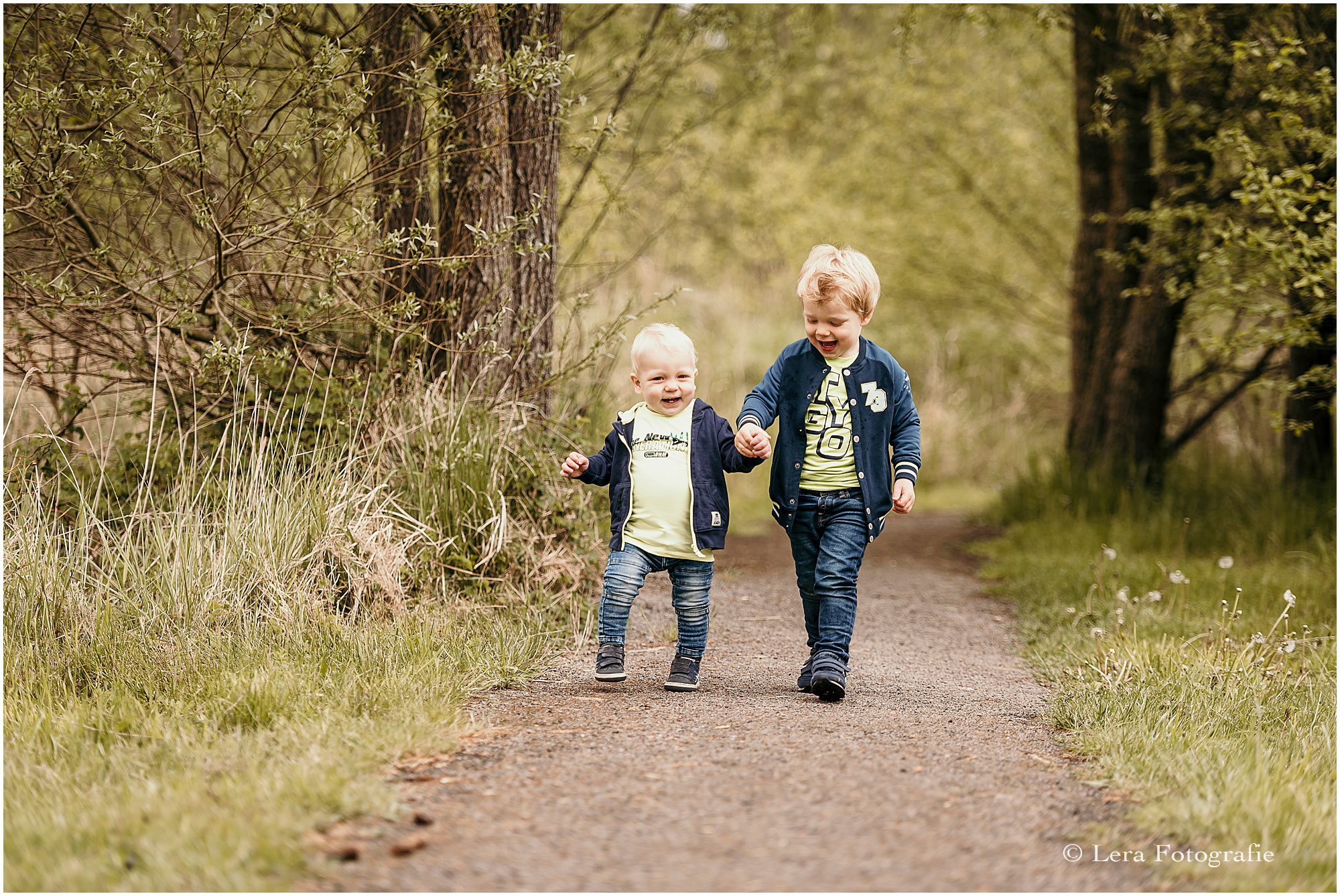 mini-kinderfotoshoot op een buitenlocatie in Hoofddorp
